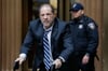 Harvey Weinstein verlässt ein Gerichtsgebäude in New York.