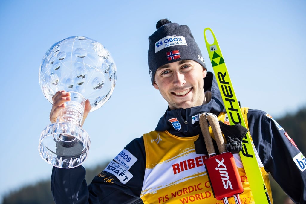 Der Kombinierer Jarl Magnus Riiber hat erneut den Gesamtweltcup gewonnen.