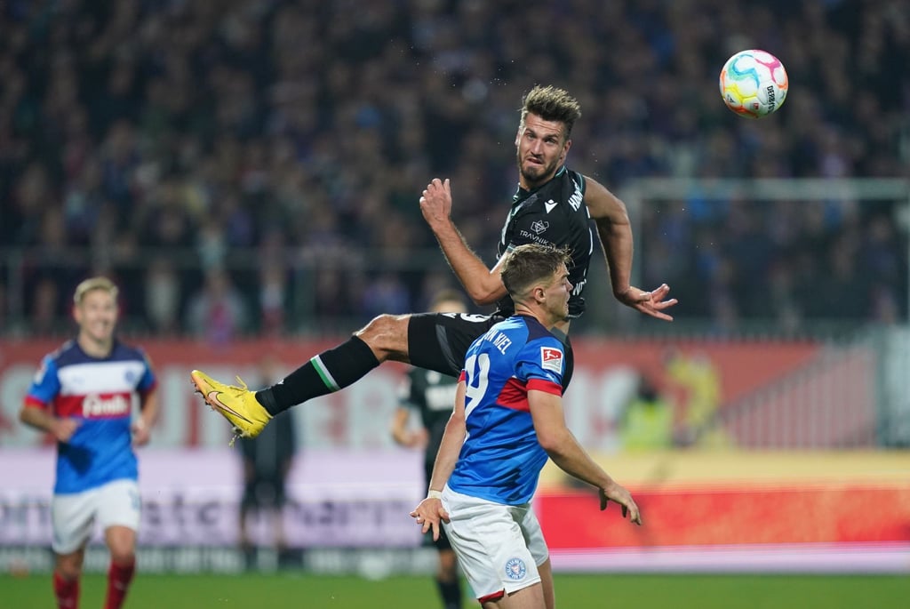 Hannovers Hendrik Weydandt trifft im Test gegen Hertha BSC erneut.