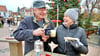 Hartmut und Eva-Maria Kloppe aus Köthen besuchen den Heele-Christmarkt in Bernburg.