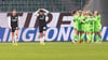 Wolfsburgs Jill Roord (5.v.l) jubelt mit ihren Mannschaftskolleginnen nach ihrem Treffer zum 2:0.