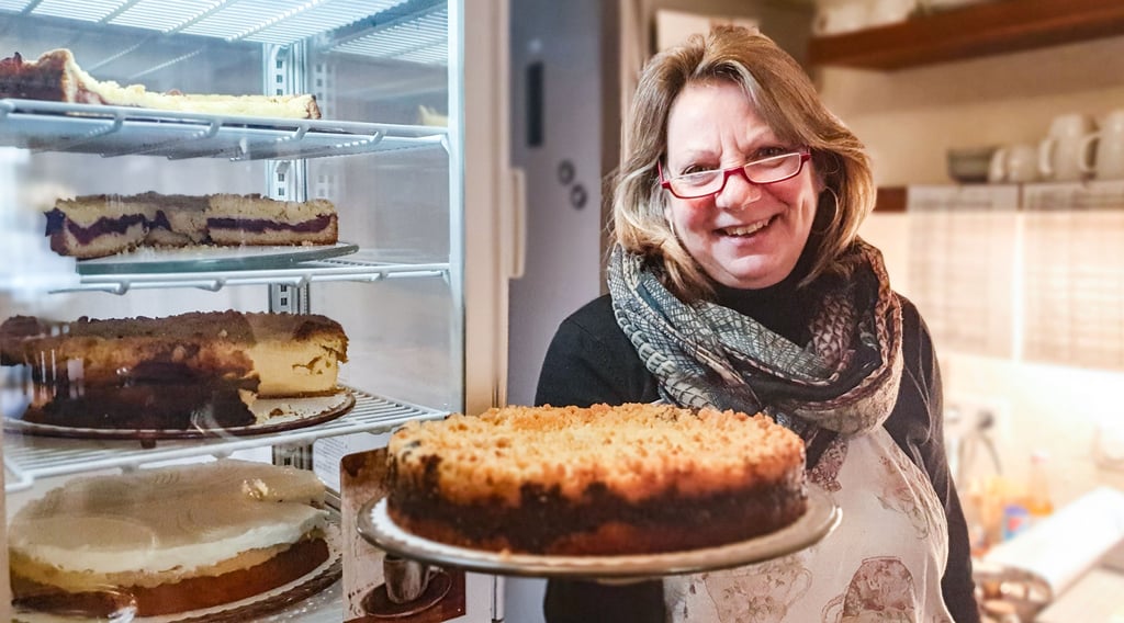Den Mohn-Streusel-Kuchen gibt es häufiger im Stuben-Café in Harzgerode. Inhaberin ist Katharina Schädlich, die hier ihren Lebenstraum verwirklicht hat.