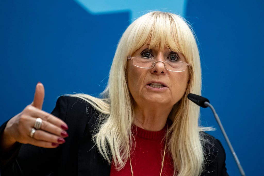 Iris Spranger nimmt an der Pressekonferenz im Roten Rathaus teil.