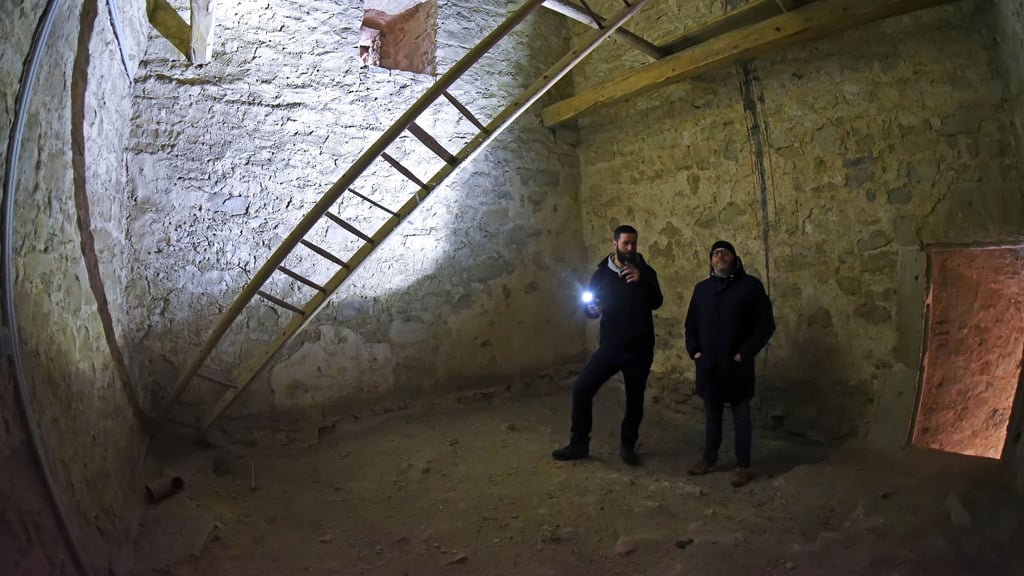 Heiko Henniger (links) und Marvin Knoche kennen als Stadtführer viele Geheimnisse rund um den Johannistorturm.