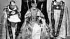 Königin Elizabeth II. trägt bei ihrer Krönung im Jahr 1953 in der Westminster Abbey die Edwardskrone.