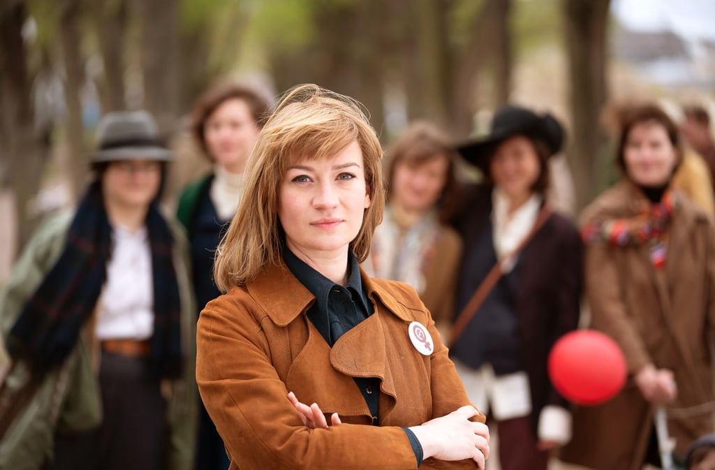 Nina Gummich als Alice Schwarzer in einer Szene aus „Alice“.