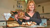 Hobbybäckerin Anja Glaß aus Sollnitz hat ein Büchlein mit ihren liebsten Weihnachtsbackrezepten herausgebracht.