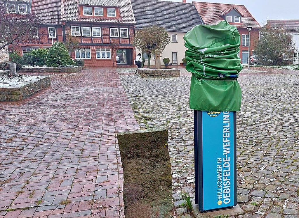 Seit Mai dieses Jahres ist die E-Ladesäule neben dem Rathaus in Oebisfelde außer Betrieb.