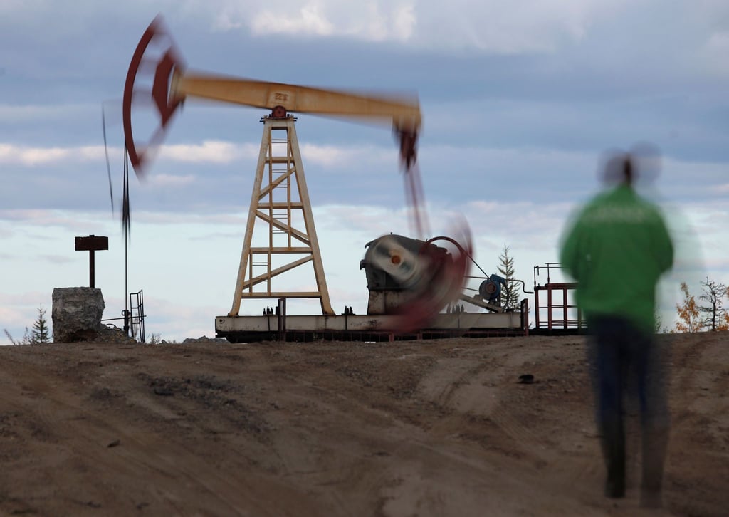 Eine Öl-Tiefpumpe steht in der Nähe der Stadt Usinsk, 1500 Kilometer nordöstlich von Moskau. Die EU und Australien wollen Russland vorgeben, zu welchem Preis es sein Erdöl auf dem Weltmarkt verkaufen darf.