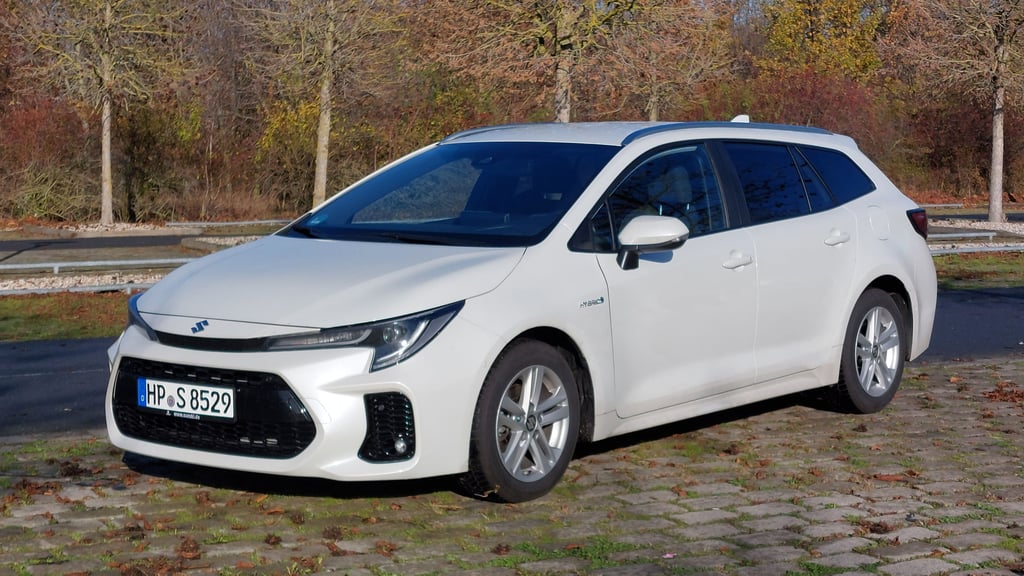 Der Suzuki Swace ist ein 4,65 Meter langer Vollhybrid.