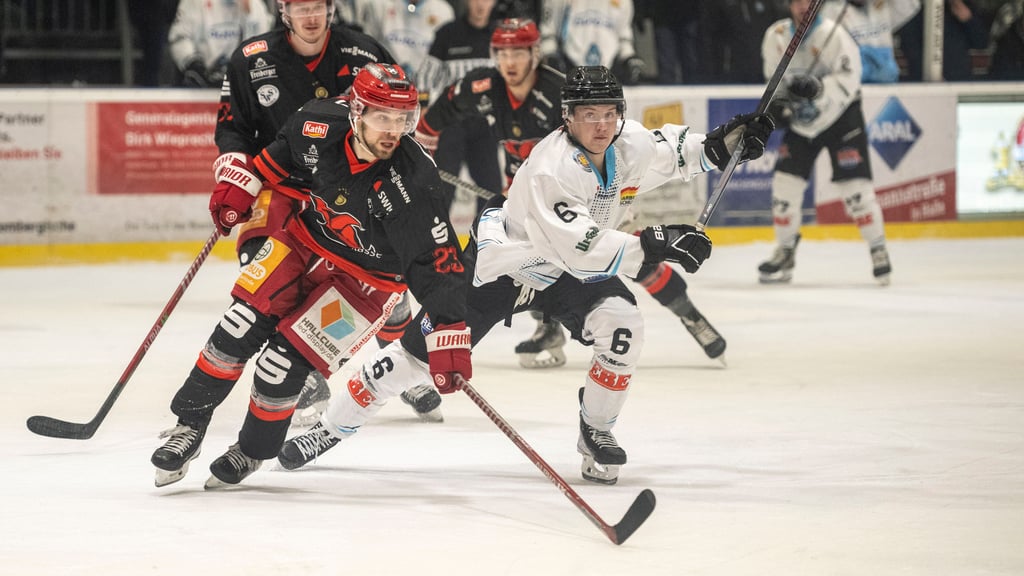 Die Saale Bulls um Roman Pfennings gewannen am Freitagabend das Derby gegen Leipzig.