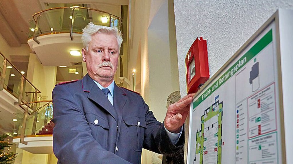 Frank Jäntsch bei der Kontrolle.