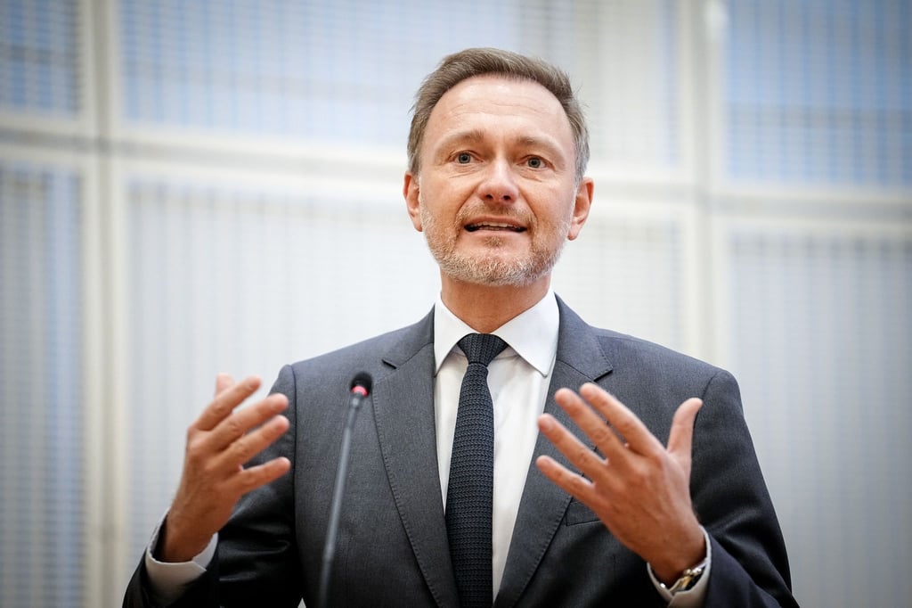 Bundesfinanzminister Christian Lindner (FDP) gibt ein Pressestatement in Berlin.