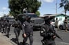 Bei einem Großeinsatz gegen die mächtigen Jugendbanden in El Salvador haben Sicherheitskräfte die Stadt Soyapango abgeriegelt und nach Gangmitgliedern gesucht.