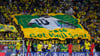 Vor dem Spiel gegen Südkorea hat Fans aus Brasilien ein Transparent mit einer Botschaft für Fußballlegende Pelé:„Get Well Soon“.