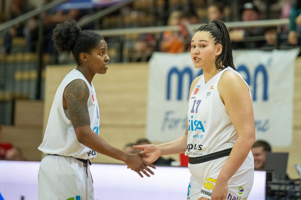 Jasmine Gill (l.) sammelte 20 Punkte für den Gisa Lions MBC in Keltern.