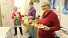 Helga Keßling (v. l.), Heike Büchting und Edelgart Gerlach haben in der Wernigeröder Wärmestube das Frühstück zubereitet.