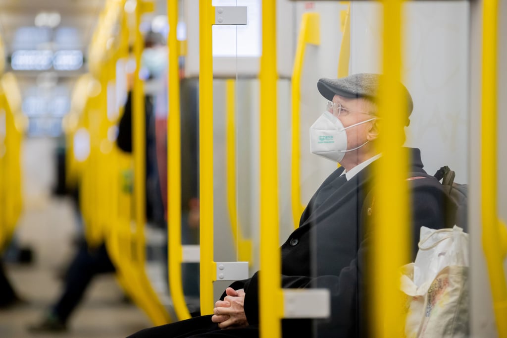 In Sachsen-Anhalt wird ab dem 8. Dezember das Tragen einer Maske in Bus und Bahn nur noch empfohlen.