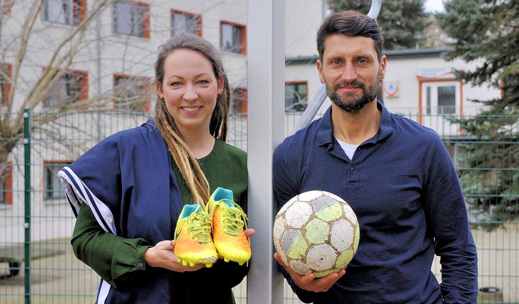 Für eine vom IB betreute Wohngruppe mit unbegleiteten minderjährigen afghanischen Flüchtlingen in der Jugendherberge Naumburg bitten Yvonne Liebeskind und Christoph Radig um ausrangierte, gut erhaltene Sportkleidung.