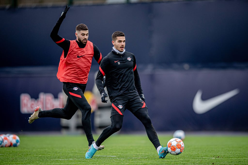 Josko Gvardiol (l.) und RB-Teamkollege André Silva.