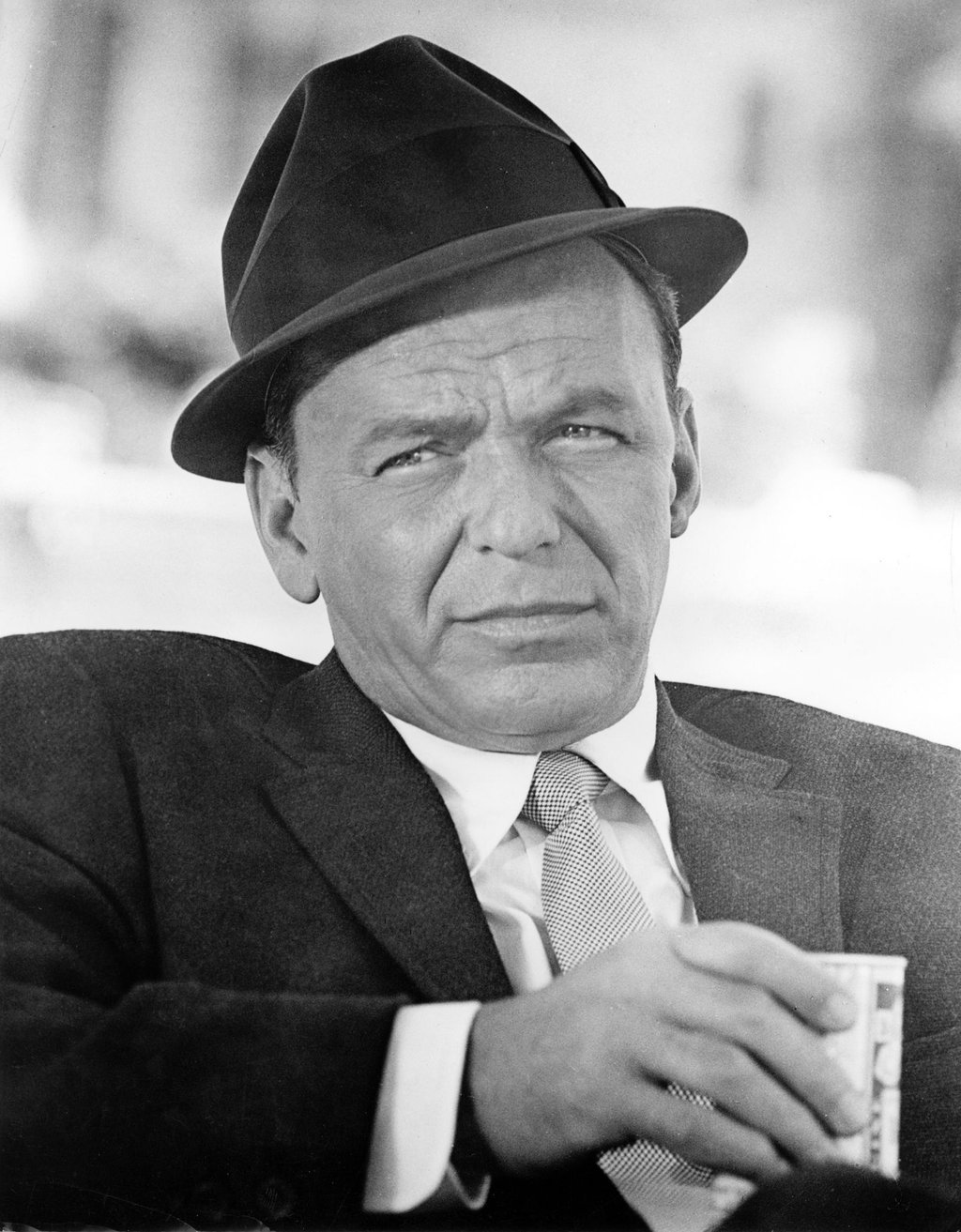 Ein Musical über Leben und Werk des US-Sängers Frank Sinatra (1915-1998) soll an den New Yorker Broadway kommen.