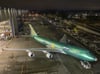 Der letzte Jumbo-Jet vom Typ 747 hat am Dienstagabend das große Boeing-Werk in Everett bei Seattle verlassen.
