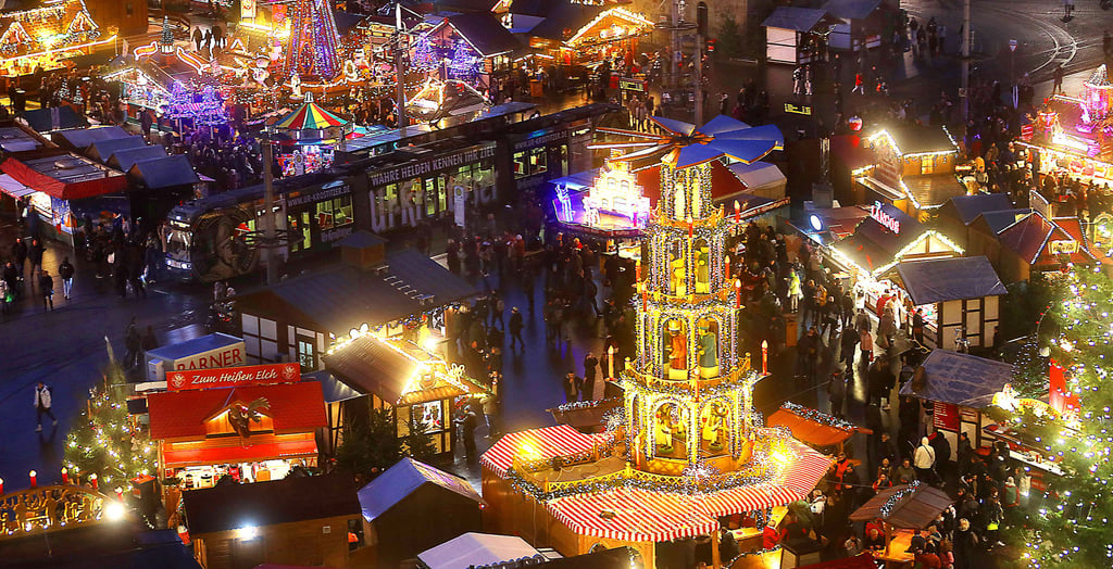 Trubel auf dem Marktplatz in Halle: Der Andrang auf die Weihnachtsmärkte in Sachsen-Anhalt ist so groß wie zuletzt vor drei Jahren.