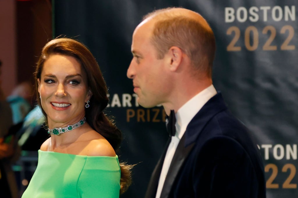 Kate (l) und William bei der Verleihung des Umweltpreises Earthshot in Boston. Die Prinzessin trägt eine Smaragd-Kette aus dem Nachlas ihrer Schwiedermutter Prinzessin Diana.