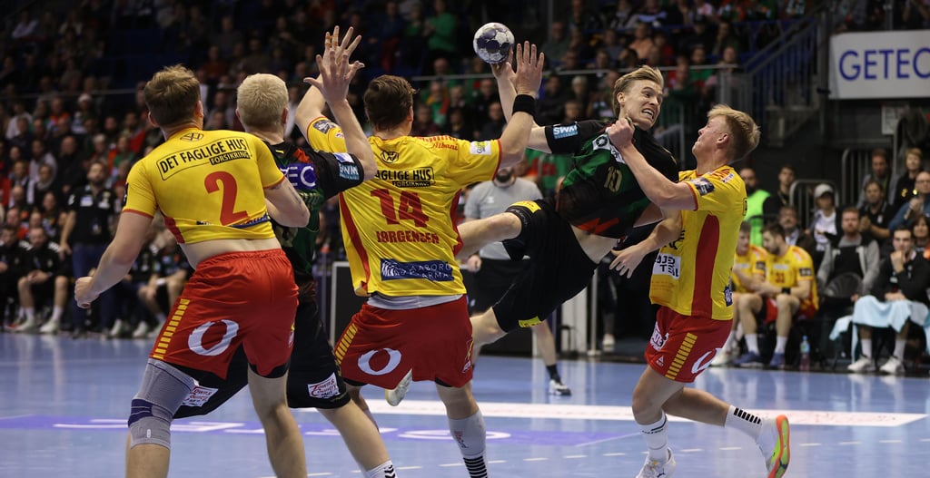 Gisli Kristjansson (am Ball) glänzte nicht nur aufgrund seiner acht Tore gegen GOG.