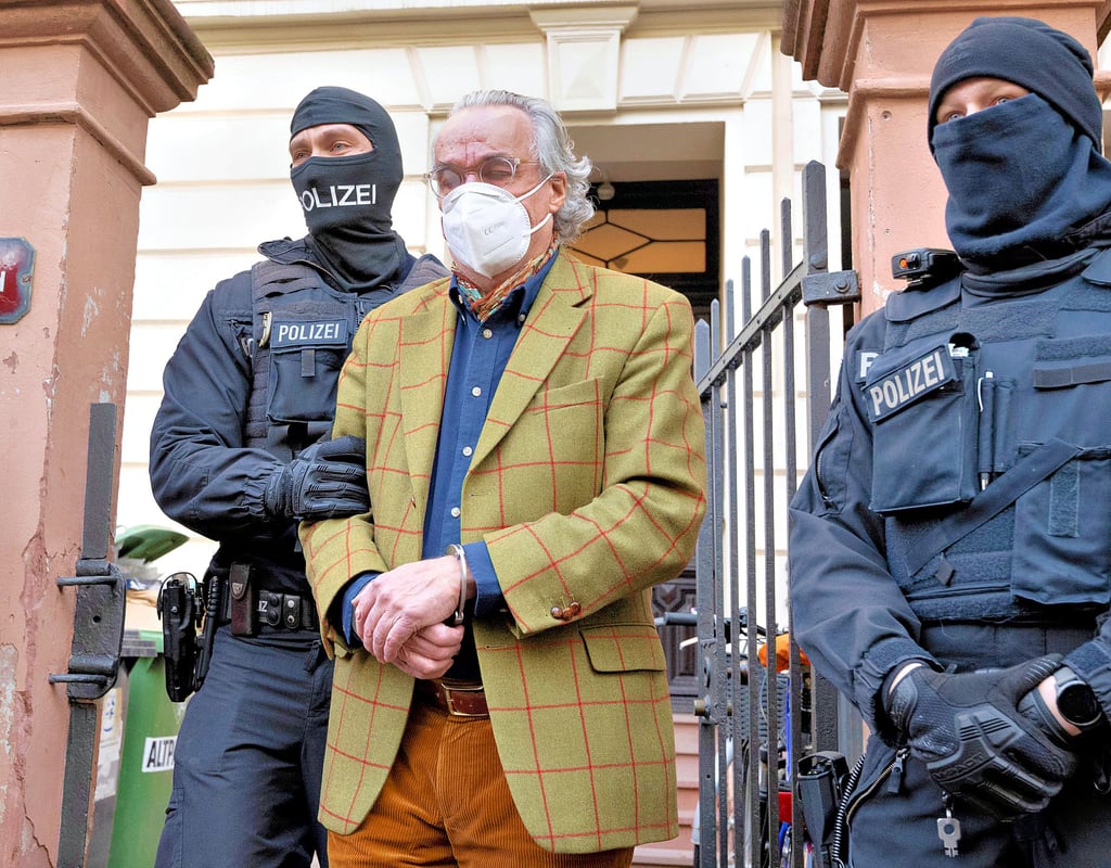 Gestern wurden 25 mutmaßliche Mitglieder einer mutmaßlichen Terror-Gruppe, darunter Anführer Heinrich XIII. Prinz Reuß, festgenommen.