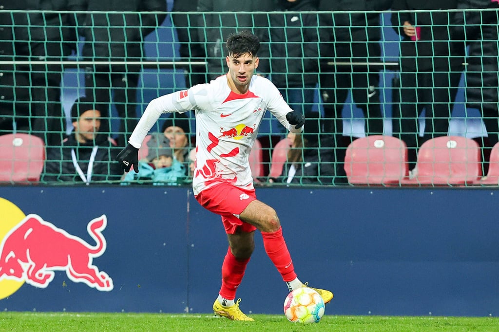 Immer die Kollegen im Blick: Dominik Szoboszlai von RB Leipzig.