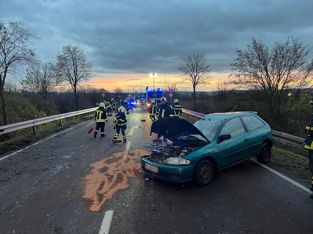 Unfall Bei Eisleben: Zwei Verletzte Bei Zusammenstoß - B180 Voll Gesperrt