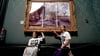 Klimaaktivisten der Organisation Just Stop Oil haben ihre Hände an den Rahmen des Gemäldes „The Hay Wain“ von John Constable geklebt, das sie zunächst mit einer auf Poster gedruckten dystopischen Version des Bildes verkleidet hatten.