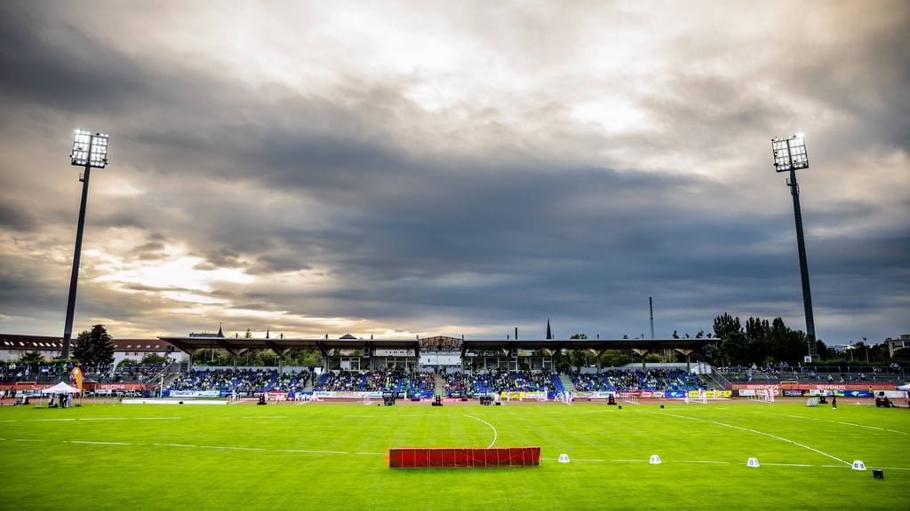 Blick auf das Paul-Greifzu-Stadion: Statt Leichtathletikmeeting gibt es hier am Freitag das Weihnachtssingen.