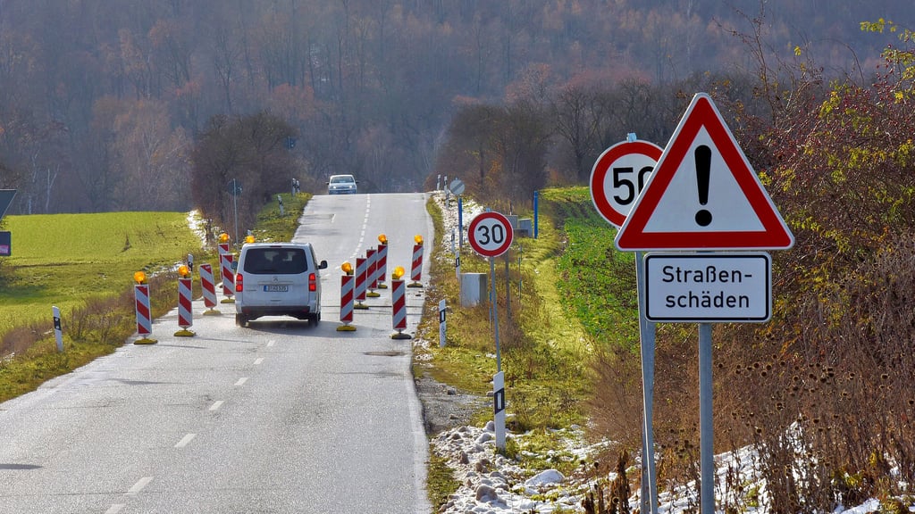 Straßensperrungen nach Erdfällen Zwischen Eisleben, Wolferode und
