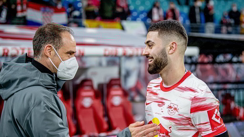 Handschlag zählt: Oliver Mintzlaff und Josko Gvardiol.