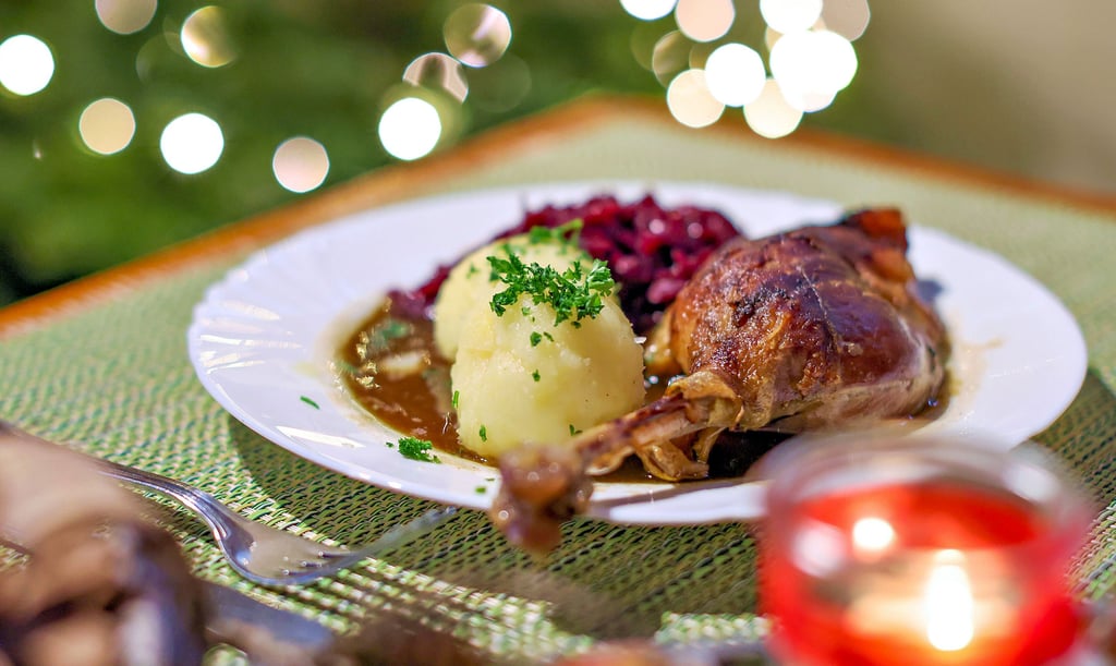 Die traditionelle Gänsekeule mit Rotkohl und Klößen wird es in diesem Jahr wohl in weniger Haushalten geben. Die Kilogramm-Preise haben stark angezogen. Zur aufwändigen Haltung kamen 2022 weitere Probleme hinzu.