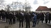 Hunderte Menschen trauern in Illerkirchberg um das getötete Mädchen.