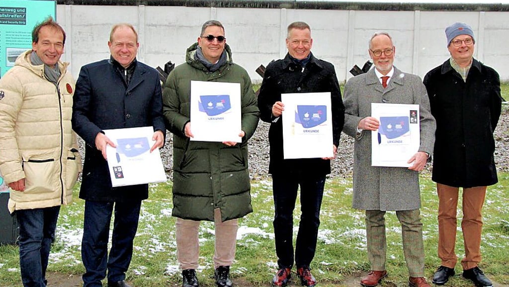 Die Partner, die die Sportler aus Singapur im Juni 2023 beherbergen möchten, haben erst am Wochenende in Hötensleben Urkunden überreicht bekommen.