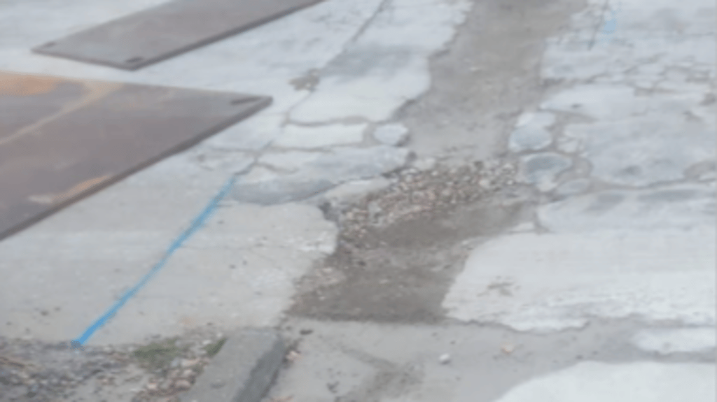 Nur notdürftig geflickt: Eine Baustelle auf der Silberhöhe.