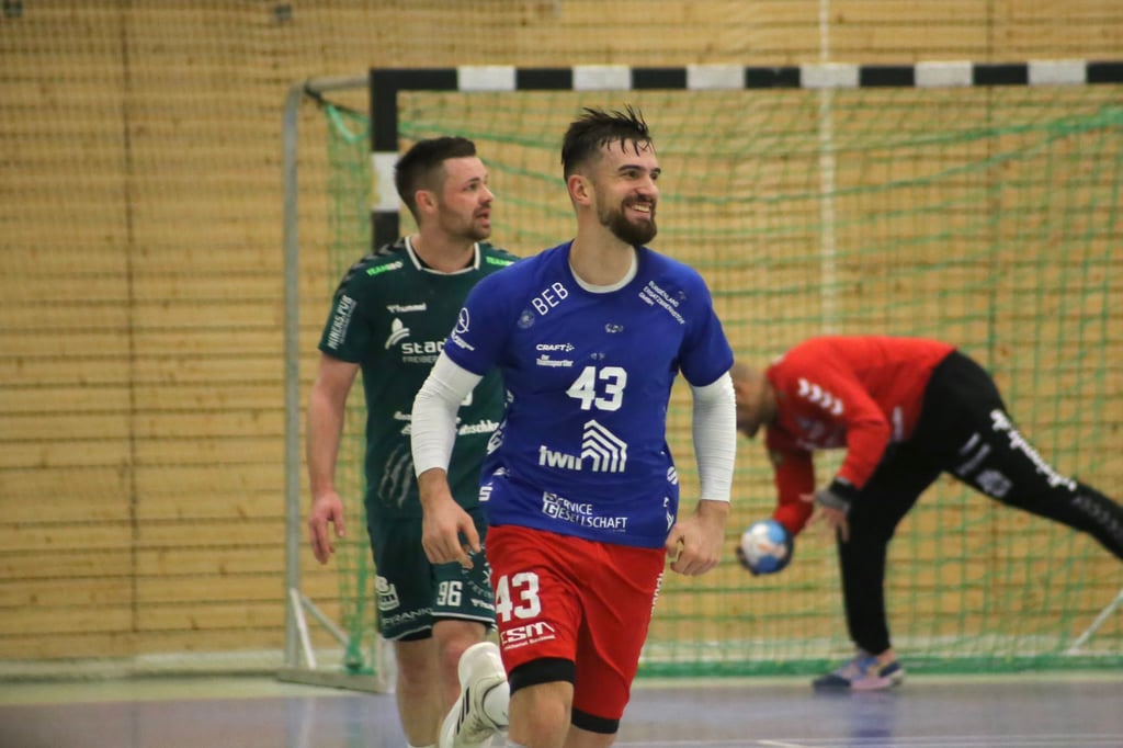 Marc Esche, bis Ende der letzten Saison noch beim Bundesligisten SC DHfK Leipzig unter Vertrag, debütierte am Samstag in Freiberg im HCB-Trikot und bestreitet am 10. Dezember in Naumburg gegen Aschersleben sein erstes Heimspiel für die Burgenländer.