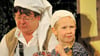  Alma spielt in dem Märchen ein Kind der Müllerfamilie. Im Hintergrund zu sehen ist ihre Oma Elke Riedel als Müller. 