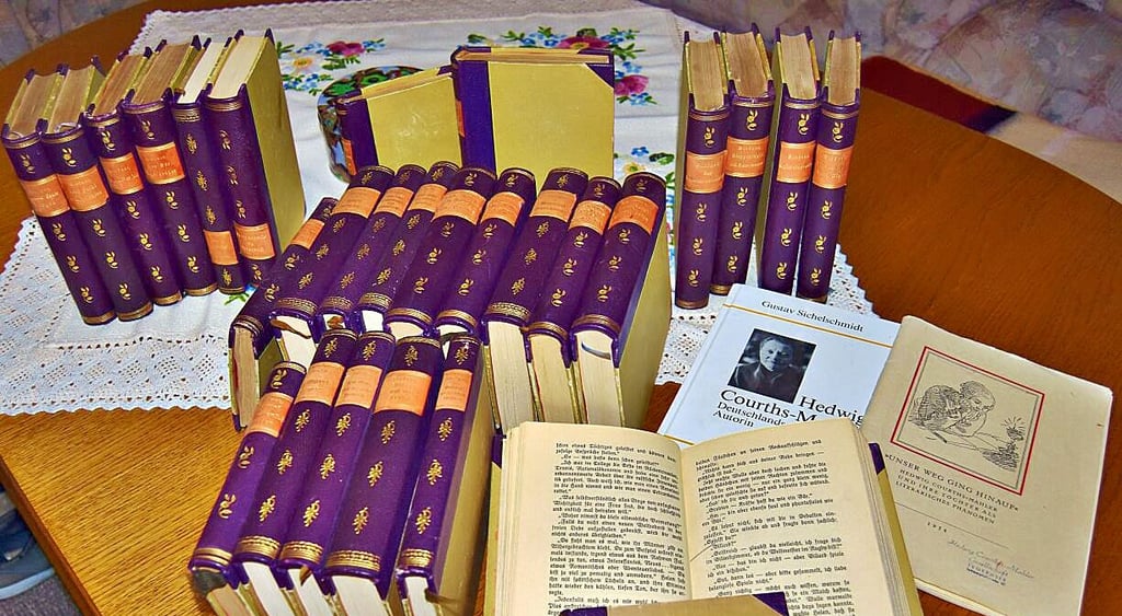Das Nebraer Hedwig-Courths-Mahler-Archiv hat eine wertvolle Büchersendung erhalten.