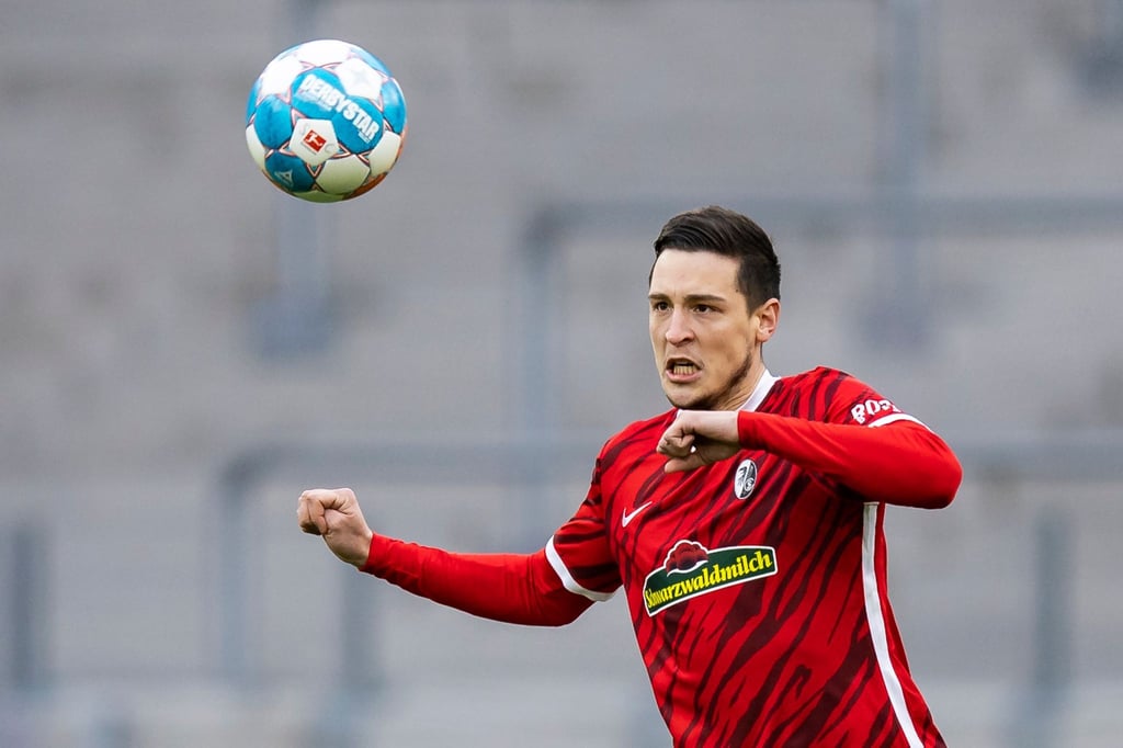Kann sich einen Wechsel im Winter vorstellen: Freiburgs Keven Schlotterbeck in Aktion.