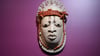 Ein Kunstobjekt aus Benin ist im Lindenmuseum ausgestellt.