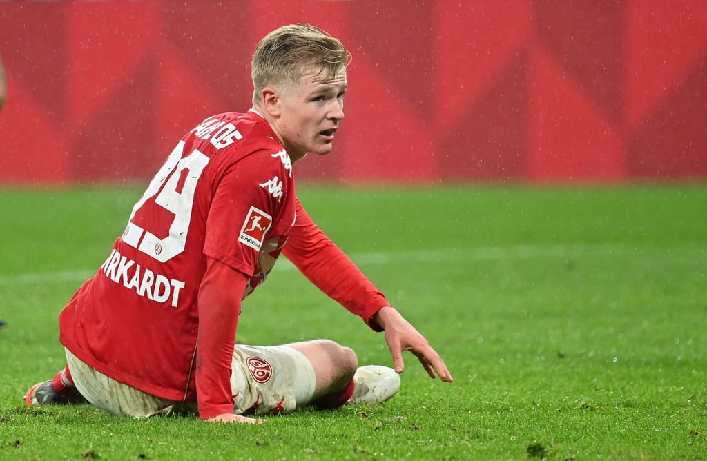 Muss sich einer Knie-OP unterziehen: Mainz-Stürmer Jonathan Burkardt.