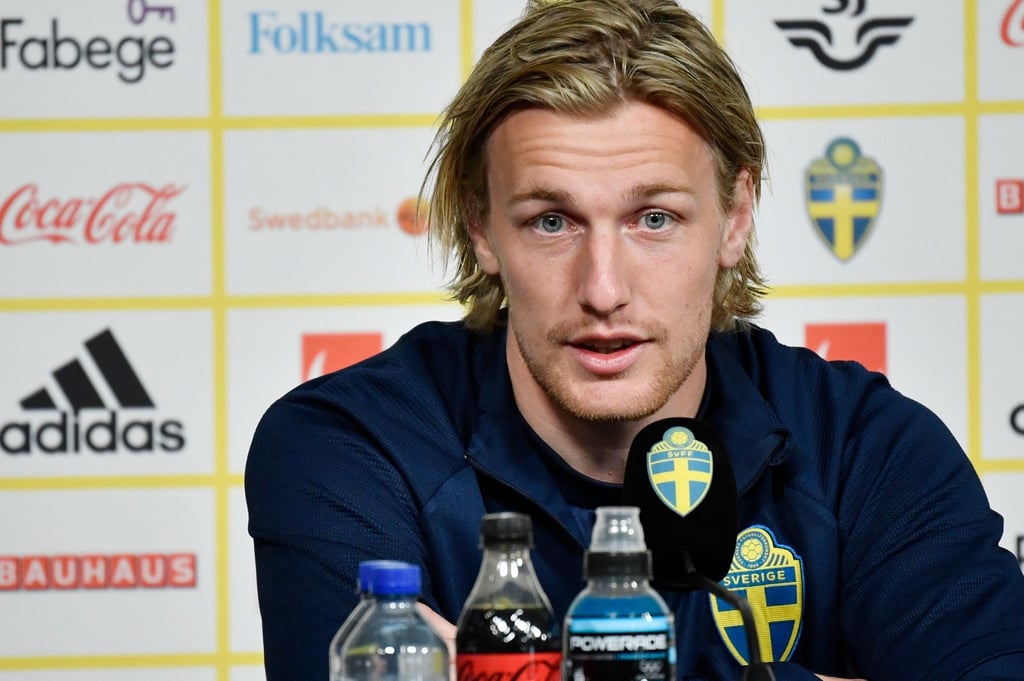 Schweden-Star Emil Forsberg bei der Pressekonferenz seines Teams.