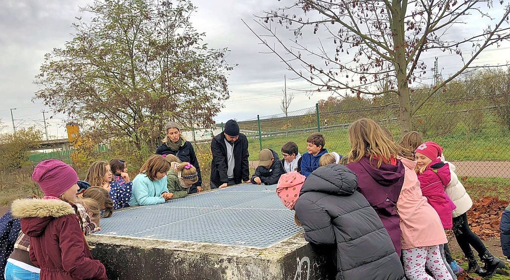 Möglichkeiten der Bürgerbeteiligung an der Vorbereitung der Landesgartenschau gibt es verschiedene, hier ein Schülerworkshop auf der Kuhlache, geplanter Standort des „Uferparks“ der Laga, im November.