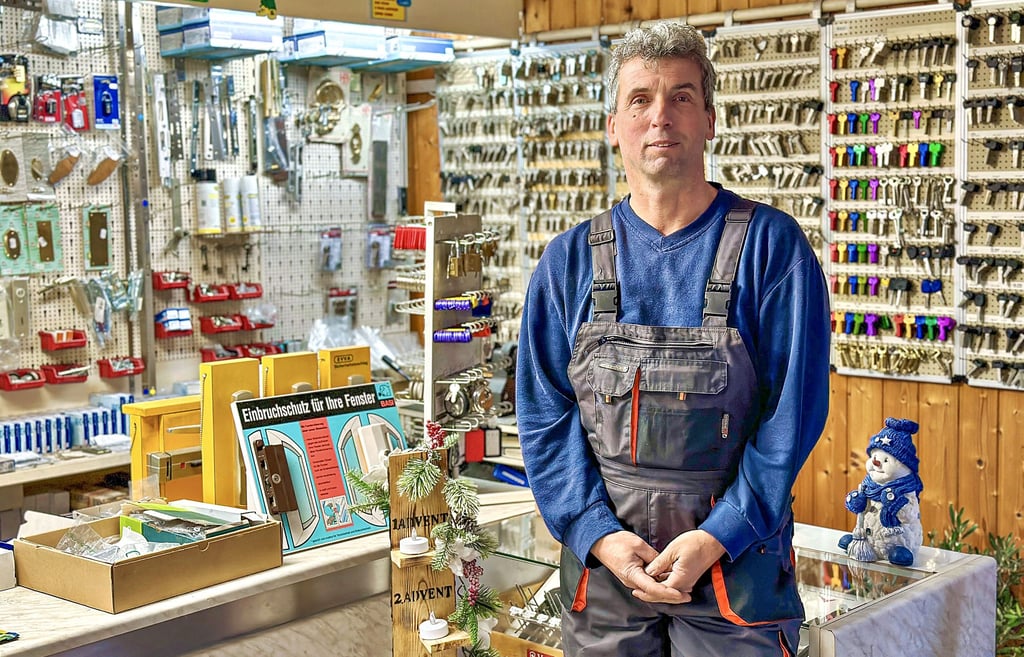 Wenn sich jemand mit Schlüsseln und Schlössern auskennt, dann ist es Jörg Thürmer. In seinem Geschäft gibt es jede Menge Fachzubehör.