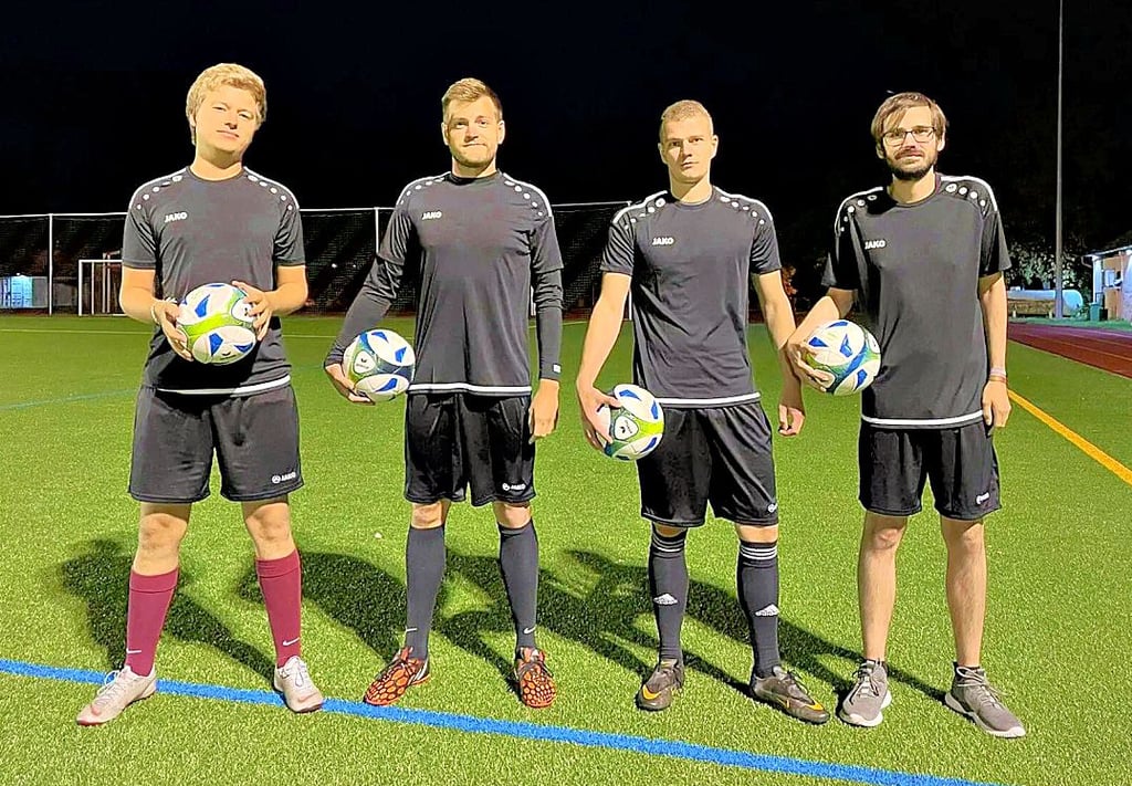 Max Kirbis, Philip Trebesius, Christopher Luthe und Marvin Kuno (v. l. ) sind die Gründungsväter des FC International Magdeburg.